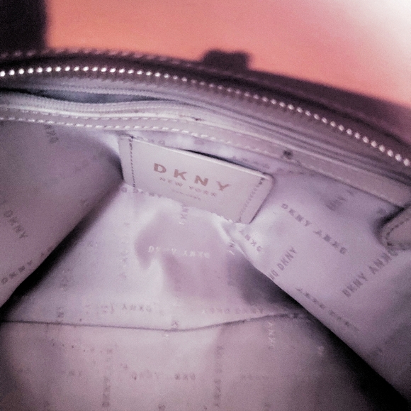 Slightly Used DKNY Bryant Zippered Women Tote - Picture 4 of 6